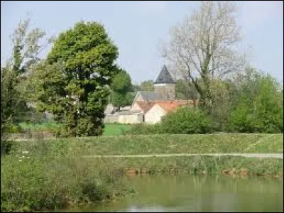 Aujourd'hui, je vous propose de commencer notre balade dans les Hauts-de-France, à Ferques. Commune de l'aire d'attraction Boulonnaise, dans le parc naturel régional des Caps et Marais d'Opale, elle se situe dans le département ...