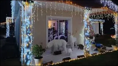 Notre tour de France des illuminations commence dans le Tarn-et-Garonne devant cette maison de Bessens. Nous sommes en région ... (petit rappel : nous jouons avec les anciennes régions)