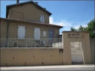 Nous démarrons notre balade "classique" à Ambonil. Commune de l'aire d'attraction Valentinoise, elle se situe dans le département ...