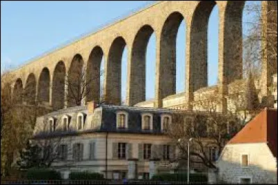 Nous démarrons notre première balade de 2025 en Île-de-France, au pied de l'aqueduc d'Arcueil. Ville de l'arrondissement de L'Haÿ-les-Roses, elle se situe dans le département ...