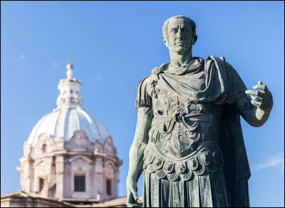 Top ! Je suis une inscription célèbre de lAntiquité romaine, visible sur de nombreux monuments, monnaies et étendards militaires. Mes quatre lettres sont lacronyme dune locution latine qui symbolise le lien indéfectible entre le Sénat et le peuple de Rome, représentant lautorité politique et civique de la République, puis de lEmpire romain. Je suis...