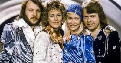 Avec quelle chanson le groupe ABBA a-t-il remporté l'Eurovision en 1974 ?