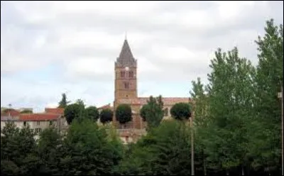 Je vous propose de commencer notre balade à Anneyron. Ville Drômoise, elle se situe en région ...