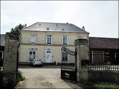 Nous démarrons notre première balade de la semaine au château de Boisjean. Commune des Hauts-de-France, dans l'arrondissement de Montreuil-sur-Mer, elle se situe dans le département ...