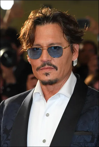 Pour commencer, quel âge a Johnny Depp ?