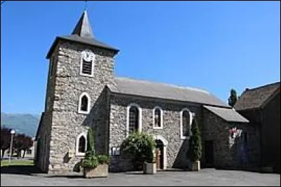 Je vous propose de commencer notre balade devant l'élgise Saint-Barthélémy, à Adast. Village occitan, dans l'arrondissement d'Argelès-Gazost, il se situe dans le département ...