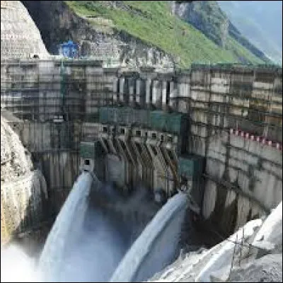 Quelle est la hauteur du plus haut barrage du monde ?