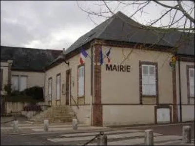 Nous démarrons notre balade dans le Centre-Val-de-Loire à Barjouville. Commune de l'aire urbaine Chartraine, elle se situe dans le département ...