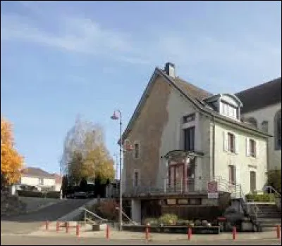 Nous démarrons notre balade dominicale en Bourgogne-Franche-Comté, à Arcey. Village de l'aire d'attraction Montbéliardaise, il se situe dans le département ...