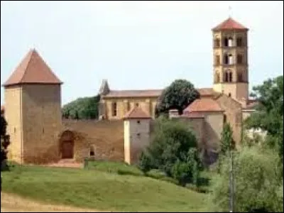 Je vous propose de commencer notre balade en Bourgogne-Franche-Comté, au prieuré d'Anzy-le-Duc. Village de l'arrondissement de Charolles, il se situe dans le département ...