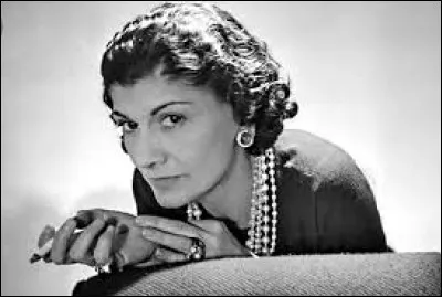 On débute ce quiz par galanterie en commençant par les femmes. Gabrielle Chanel (1883-1971), dite ''Coco Chanel'', est une créatrice de mode, modiste et grande couturière. En quelle année le parfum N°5 a-t-il été commercialisé ?