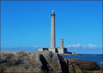 Parmi ces phares du Cotentin, lesquels se visitent ?