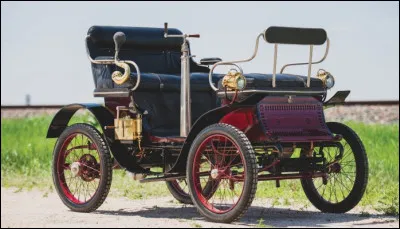 C'est l'une des formes les plus primitives d'automobile, avec le moteur encore sous l'habitacle. Le conducteur est ici assis à l'arrière et fait face à ses passagers. Comment s'appelle cette carrosserie ?