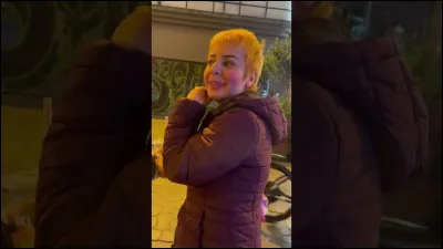 Un homme a rencontré cette femme dans la rue en lui demandant où se trouvait l'hôpital le plus proche... Et vous connaissez la suite. Que finit-elle par lui répondre, alors qu'elle est désespérée ?