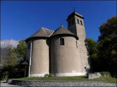 Aujourd'hui, nous démarrons notre balade au pied de l'église Saint-Maurice, à Chamousset. Village de l'aire d'attraction Chambérienne, à la confluence de l'Arc et de l'Isère, il se situe dans le département ...