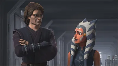 Ahsoka n'a jamais possédé de sabre laser de couleur :