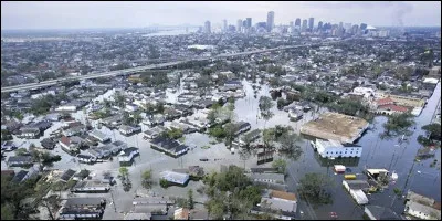 Louragan Katrina dévaste la région de la Nouvelle-Orléans, faisant plus de 1 800 morts : c'était il y a ...