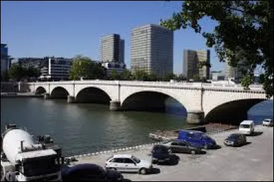 Commençons tranquillement. Construit entre 1879 et 1882, mesurant 168 m de long, dans quelle ville française se situe le pont de Tolbiac ?