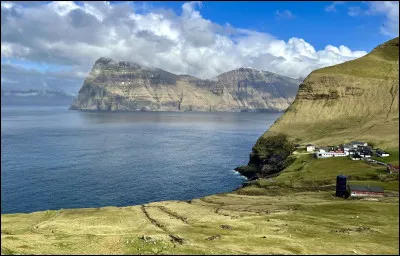 A quel pays sont rattachées les îles Féroé ?