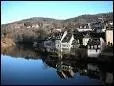 De ses quais sur la Dordogne partaient au 16e-18e s. de nombreuses gabarres. De pittorsques maisons  balcons, toits pentus et tourelles restent de cette poque.