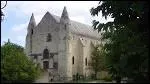 Une fort belle abbaye fonde au 10e s. , un paysage de landes et de forts et un vin frais  la robe de rubis, de belles halles aux arcades de pierre, un Muse de l'Escrime, c'est...