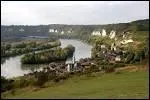 Dfendus par les ruines spendides de Chteau-Gaillard, les deux localits, le Grand et le Petit, sont un des plus beaux sites de la valle de la Seine (maisons  pans de bois et port de plaisance).