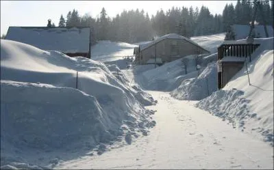 De quel massif provient cette photo du village de Lamoura ?