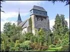 Prs de l'glise du village le jardin botanique du prieur rassemble sur 3 ha, une riche collection de rhododendrons, d'azales, de camlias, de pivoines et de vgtaux  feuillage persistant.