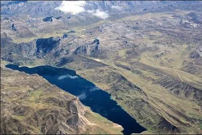 Quelle est cette chane de montagne o les Incas tablirent leur empire ?