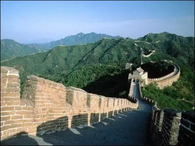 La Grande muraille est la seule construction humaine qu'on peut apercevoir depuis la Lune.