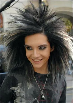 Comment s'appelle le chanteur du groupe Tokio Hotel ?