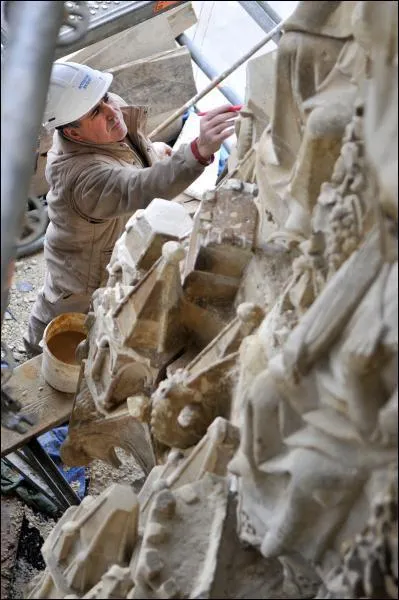 Quel est le portail de la cathdrale qui a t rnov cette anne ?