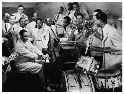 En 1923  New-York, tout comme le fera Count Basie, il cre son ' grand orchestre ' qu'il dirigea pendant un demi-sicle.