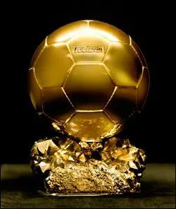 Lequel de ces dfenseurs n'a jamais gagn le ballon d'or ?