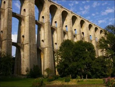 Quel est ce monument de Chaumont qui a t construit en quinze mois entre 1885 et 1886 ?