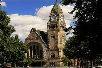 Elle est pour beaucoup la plus belle gare de France. Je suis la gare de ?