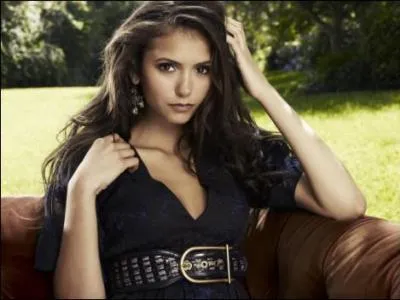 Qui Nina Dobrev incarne-t-elle dans la srie ?