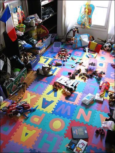 J'ai _____ de jouets dans ma chambre !