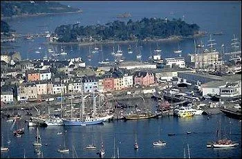 Où se trouve Douarnenez ?