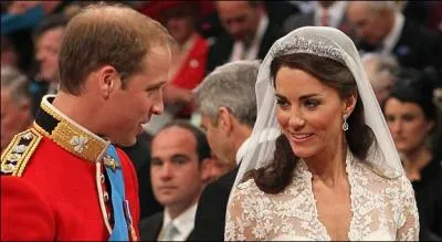 Quel est le crateur de la robe de marie de Kate ?