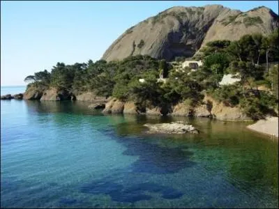 Au bord de quelle mer ou de quel océan se situe la ville de La Ciotat ?