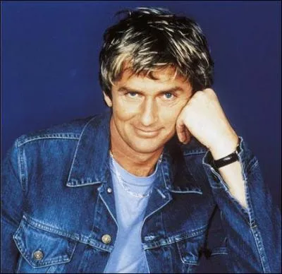 Le nom complet de Mike Oldfield est :