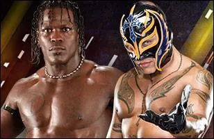 R-Truth vs Rey Mysterio : qui est le vainqueur ?