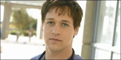 Comment s'appelle T. R Knight dans "Grey's Anatomy" ?