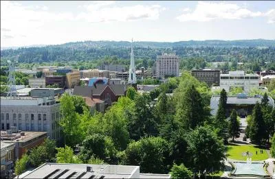 Ville de 154, 637 habitants, c'est la capitale de l'Oregon. De quelle ville s'agit-il ?