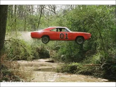 De quelle marque est cette voiture que l'on peut voir dans 'Shriff fais-moi peur' ?