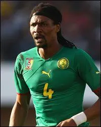 Vritable pilier de la slection camerounaise, Song a port 137 fois le maillot des Lions Indomptables. Il a disput