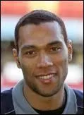 Quelle est la taille de John Carew ?