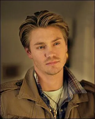 Commenons par Lucas Scott. Qui est t'il ? Cochez les bonnes rponses.