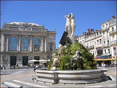 C'est la prfecture du Languedoc-Roussillon et la 8me commune la plus peuple de France. Sa clbre place de la Comdie tient son nom du thtre qui s'y trouve. C'est :